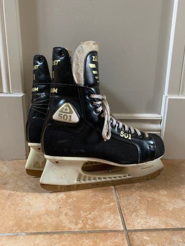 Vintage Daoust 8.5 501 Hockey Skates