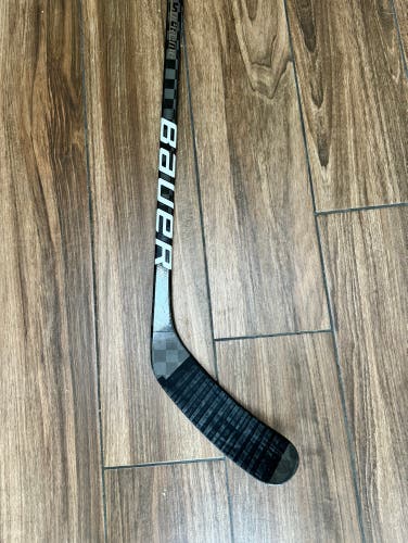 Senior Left Hand P92M Pro Stock Nexus 2N Pro XL Hockey Stick