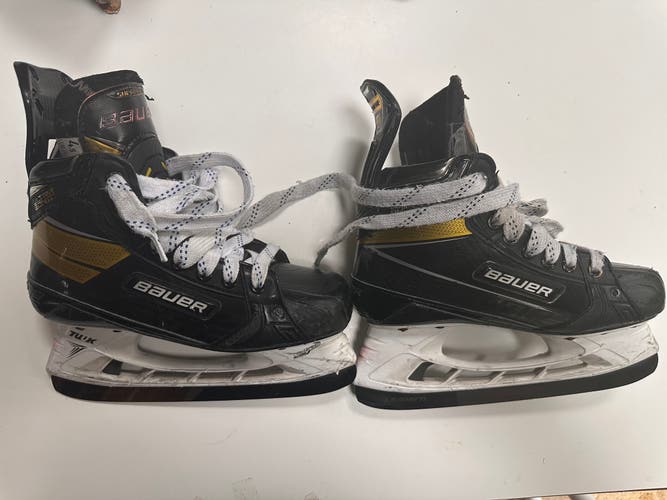 Bauer Supreme Ultra Sonic With LS Pulse TI Blades Size 4.5 Supreme UltraSonic Hockey Skates