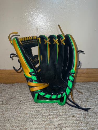 2023 Right Hand Throw 11.75" A2000 At Baseball Glove