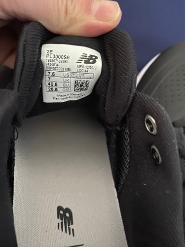 Black Adult Men's New Size 7.5 (Women's 8.5) Molded Cleats New Balance Low Top 3000v6