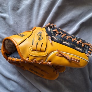 Used Right Hand Throw Franklin Outfield Fieldmaster Baseball Glove 12"