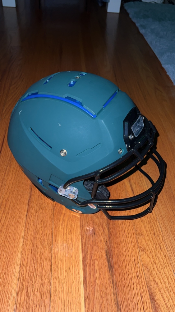 New Medium Schutt F7 Helmet