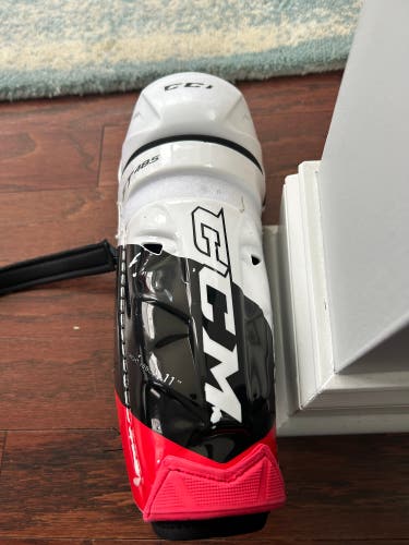 Hockey shin guards