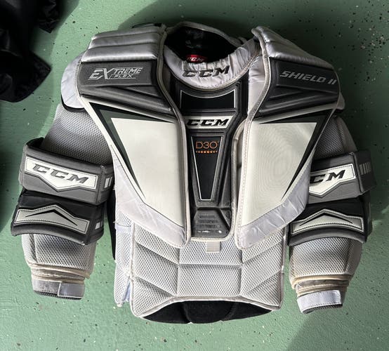 MEDIUM CCM EFLEX SHIELD II CHEST GUARD