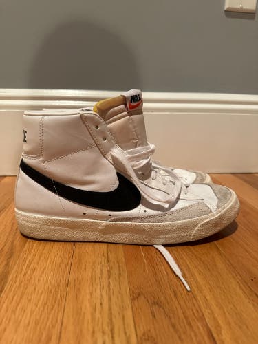 Nikes Blazers Mid 77’ Vintage