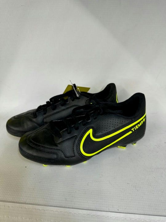 Used Nike Junior 05 Cleat Soccer Outdoor Cleats