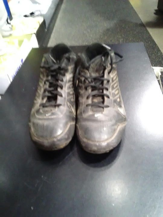 Used Nike Junior 05.5 Football Shoes