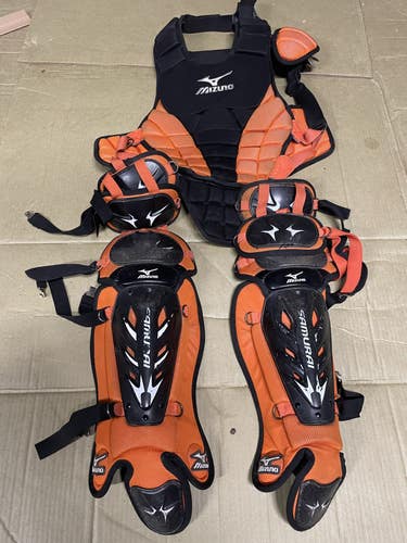 Used Mizuno Samurai Catcher's Set
