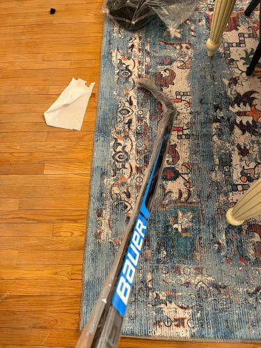 Senior Right Handed P28 Nexus 2N Team Hockey Stick