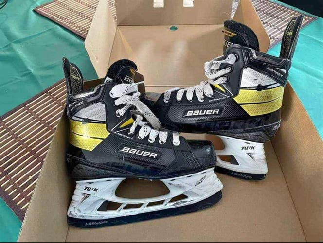 Used Bauer Size 3 Supreme Matrix Hockey Skates