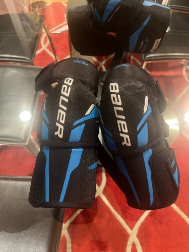 Bauer bolt elbow pads NWT Large and Medium