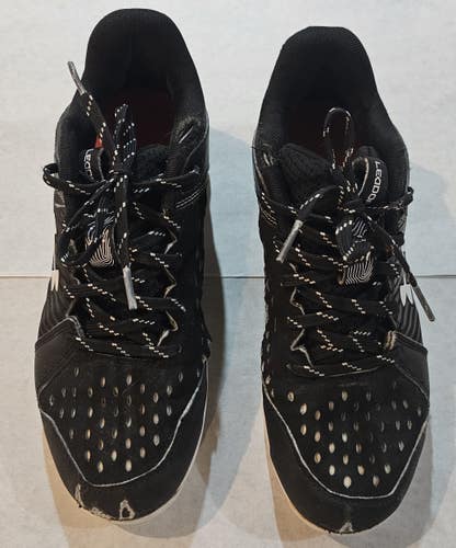 Black Youth Kid's Used Size 5.5 Molded Cleats Under Armour