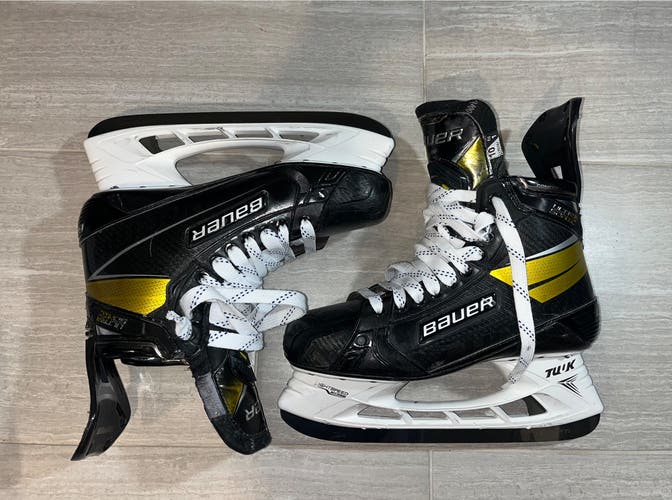 Senior Bauer Regular Width   10 Supreme UltraSonic Hockey Skates