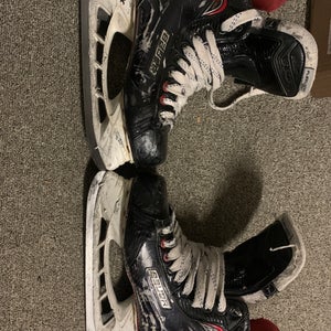 Senior Bauer Narrow Width  7 Vapor X900 Hockey Skates