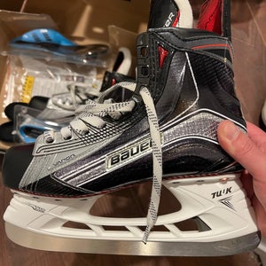 Intermediate Bauer Extra Wide Width  Size 5.5 Vapor 1X Hockey Skates