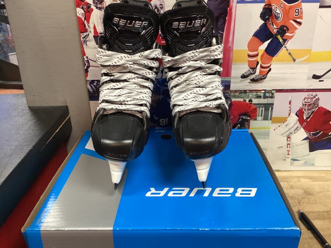 Intermediate New Bauer Supreme Mach Hockey Skates ( boot and holder only)