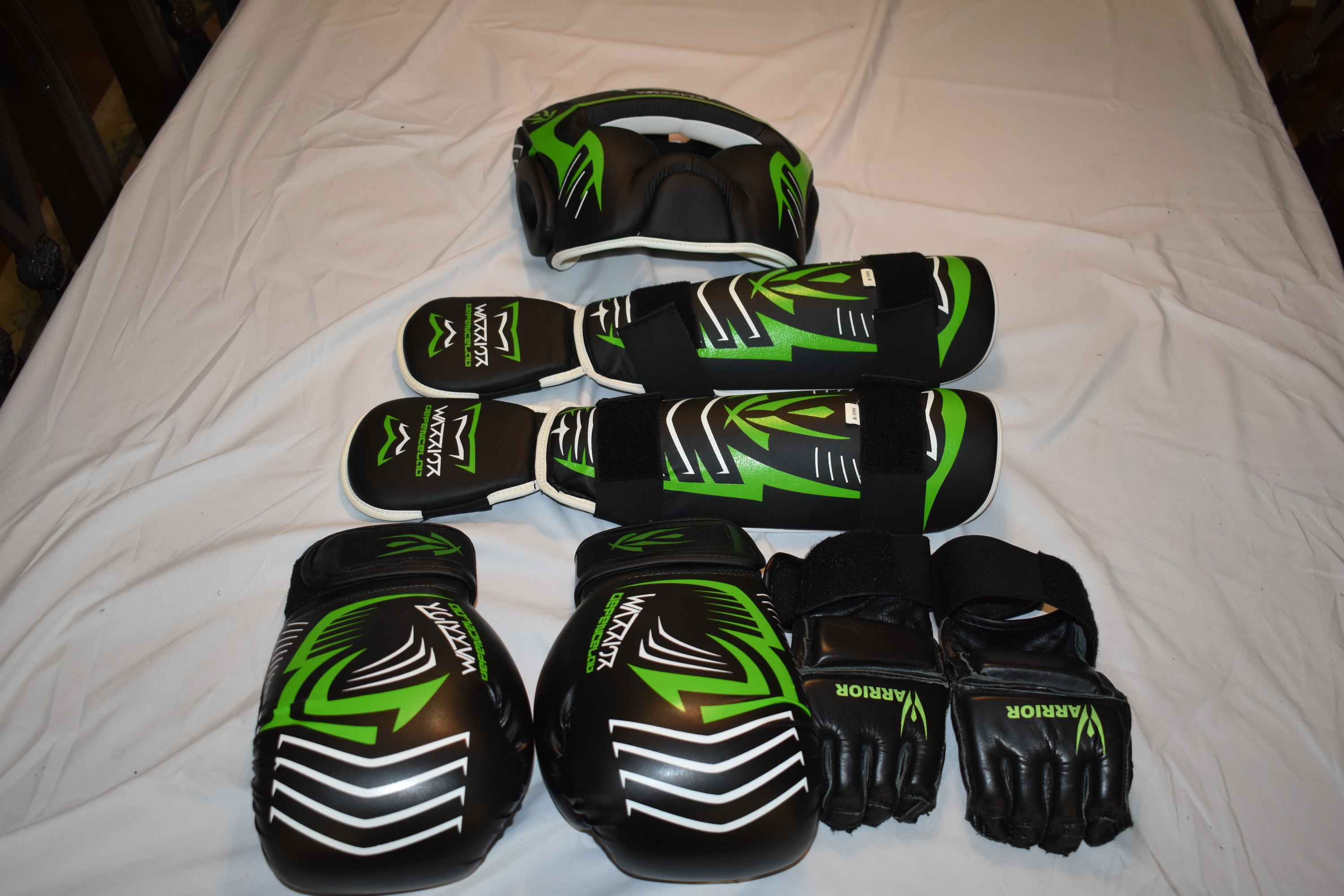 Warrior Defence Lab Training Set, Gloves, Punch Mitts, Headgear, Shin, Adult Sm/12oz - Like New!