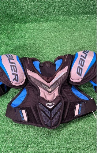 Bauer Supreme One.8 Hockey Shoulder Pads Junior Small (S)