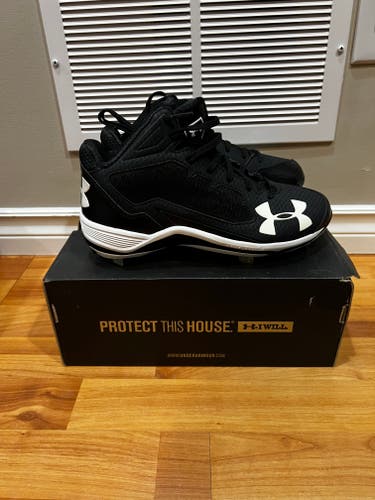 New Men's Size 7.0 Ignite ST Metal Under Armour Low Top