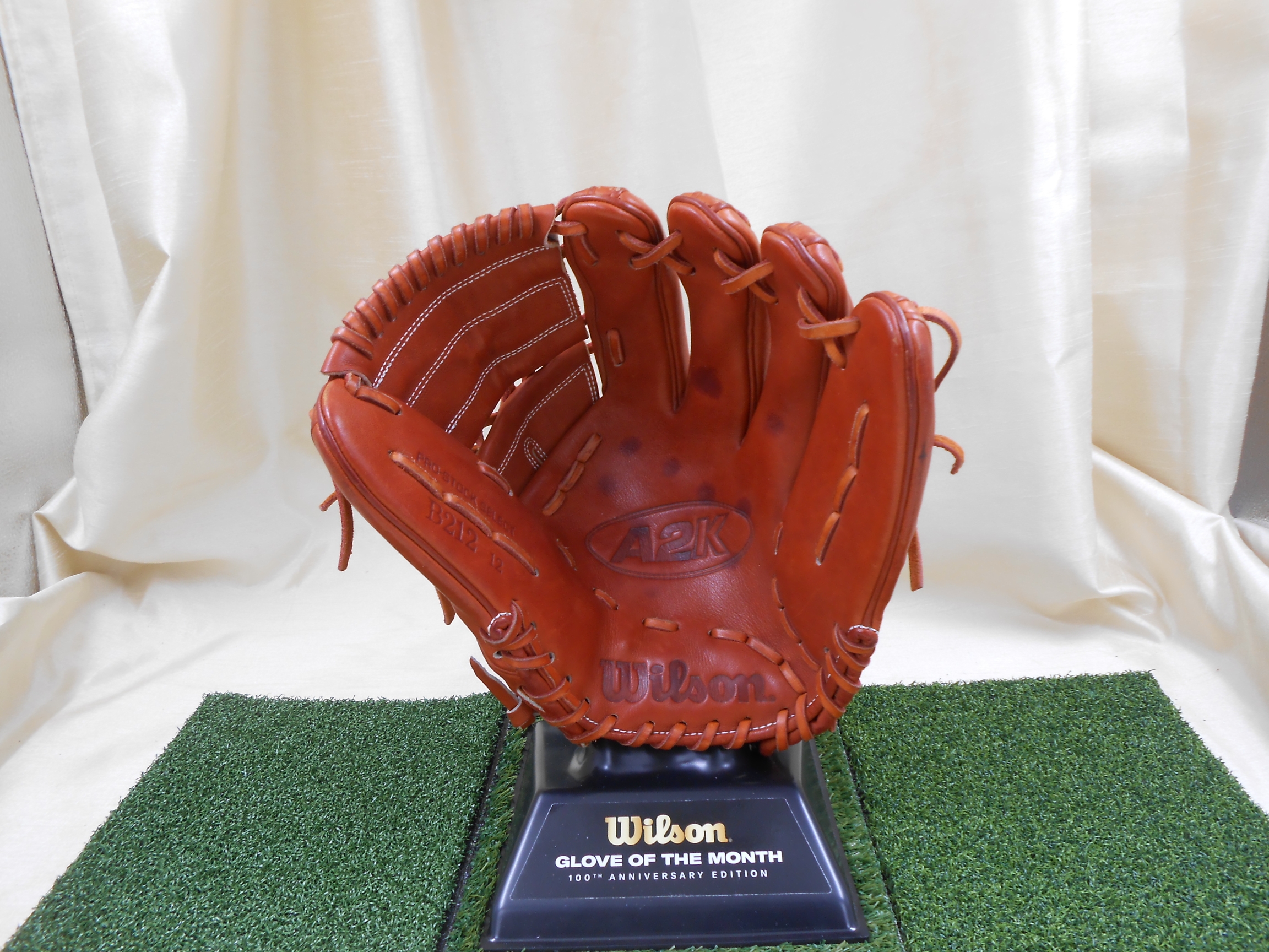 New 2022 Right Hand Throw Wilson Pitcher's A2K B2 12" Baseball Glove