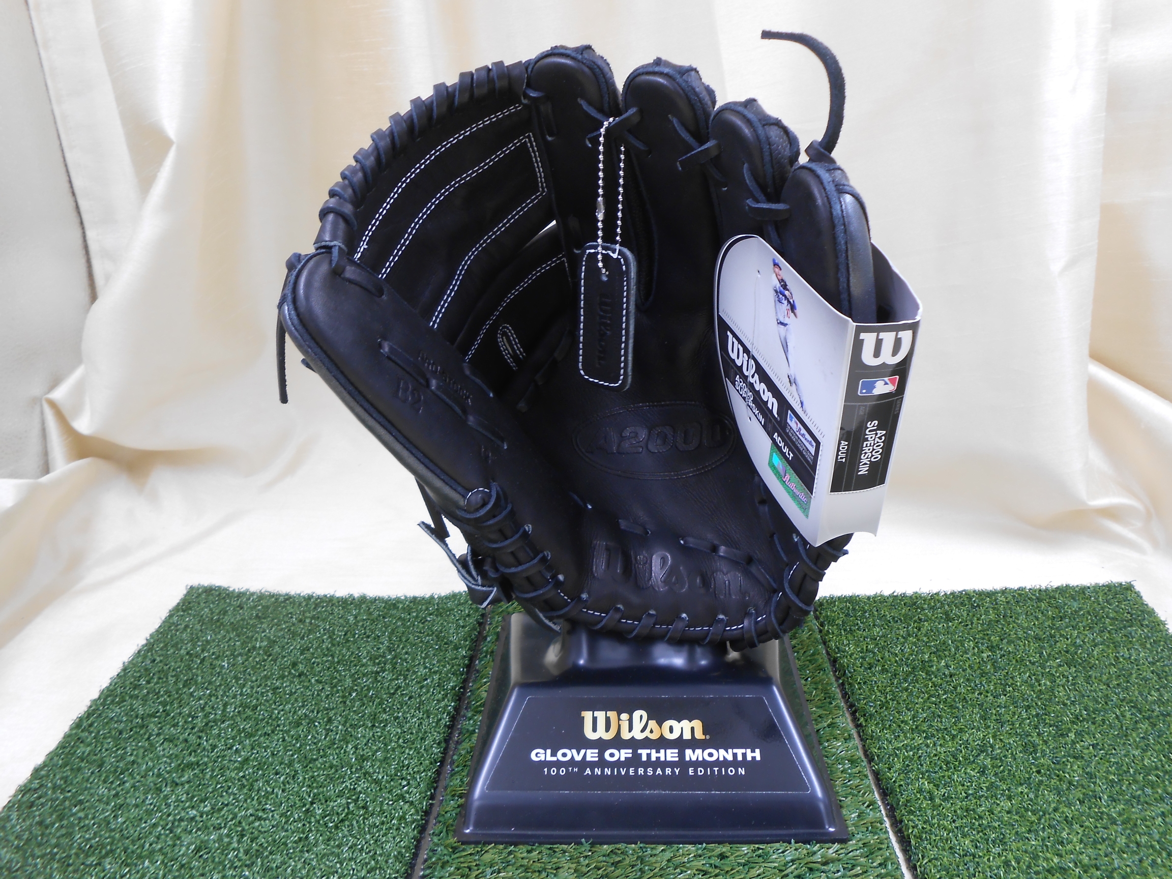 Wilson A2000 B2 12 SuperSkin Baseball Glove
