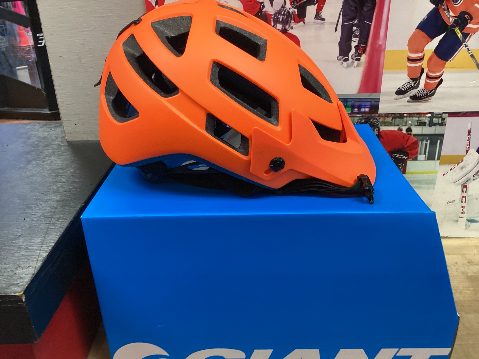 New small Giant Rail sx Bike Helmet