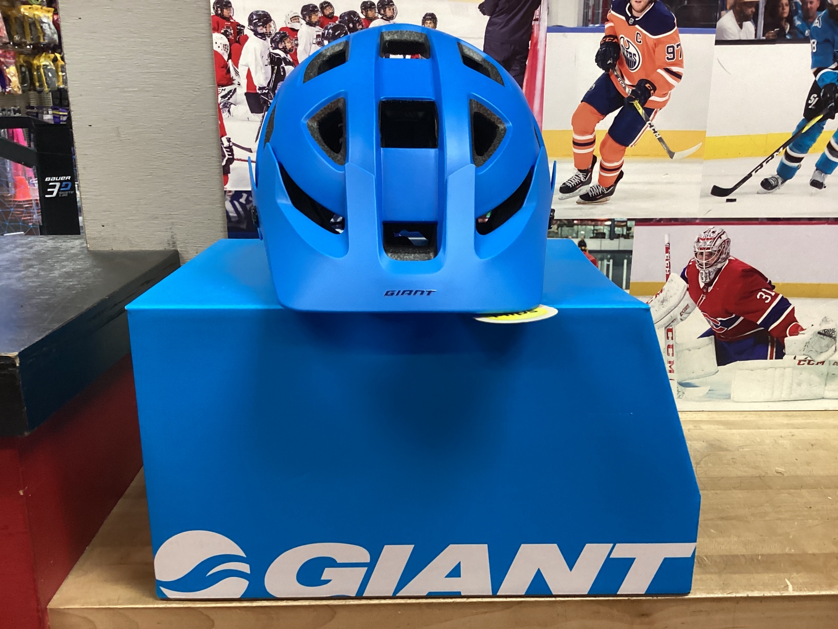 New Medium Giant Rail sx Bike Helmet- Blue