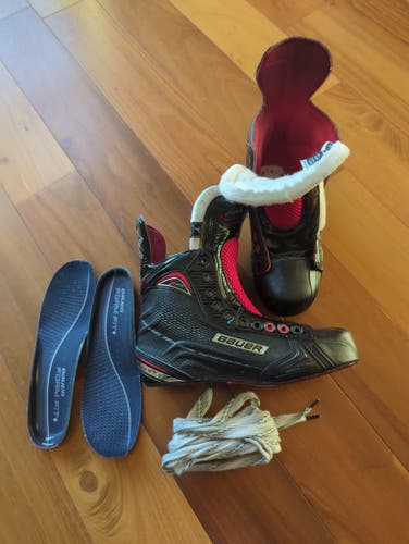 Used Senior Bauer Vapor X700 Hockey Boots Regular Width 7