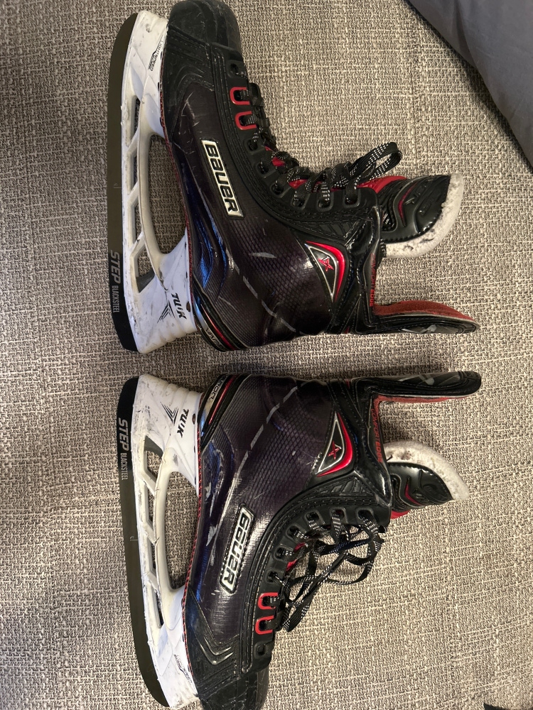 Junior Bauer Regular Width  Size 5 Vapor 1X Hockey Skates
