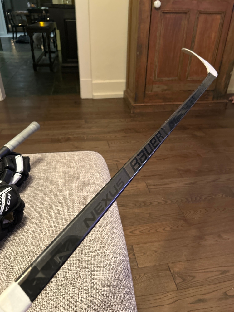 Intermediate Right Handed P28  BLACKOUT Nexus 2N Pro Hockey Stick