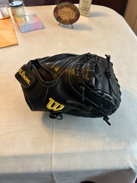 New 2023 Right Hand Throw Wilson Catcher's A2000 Baseball Glove 34"
