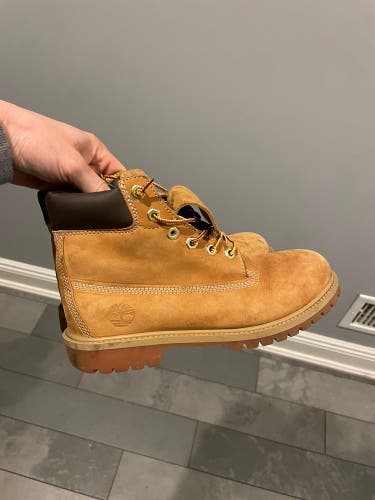 Used Size 7.0 (Women's 8.0) Timberland Boots