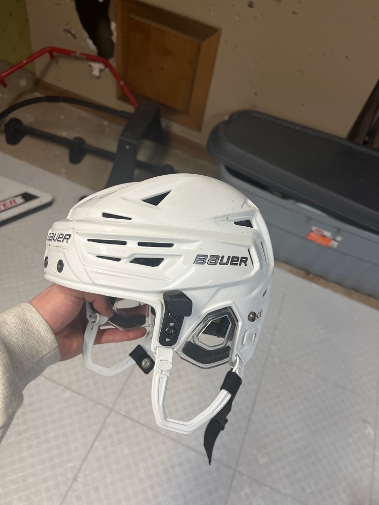 Used Small Bauer Re-Akt 150 Helmet