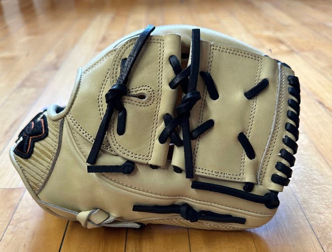Under Armour 11.5" Pro Stock Pitcher’s Glove RHT