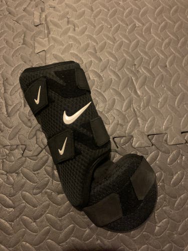 Baseball Used Nike youth Right hand hitter leg guard
