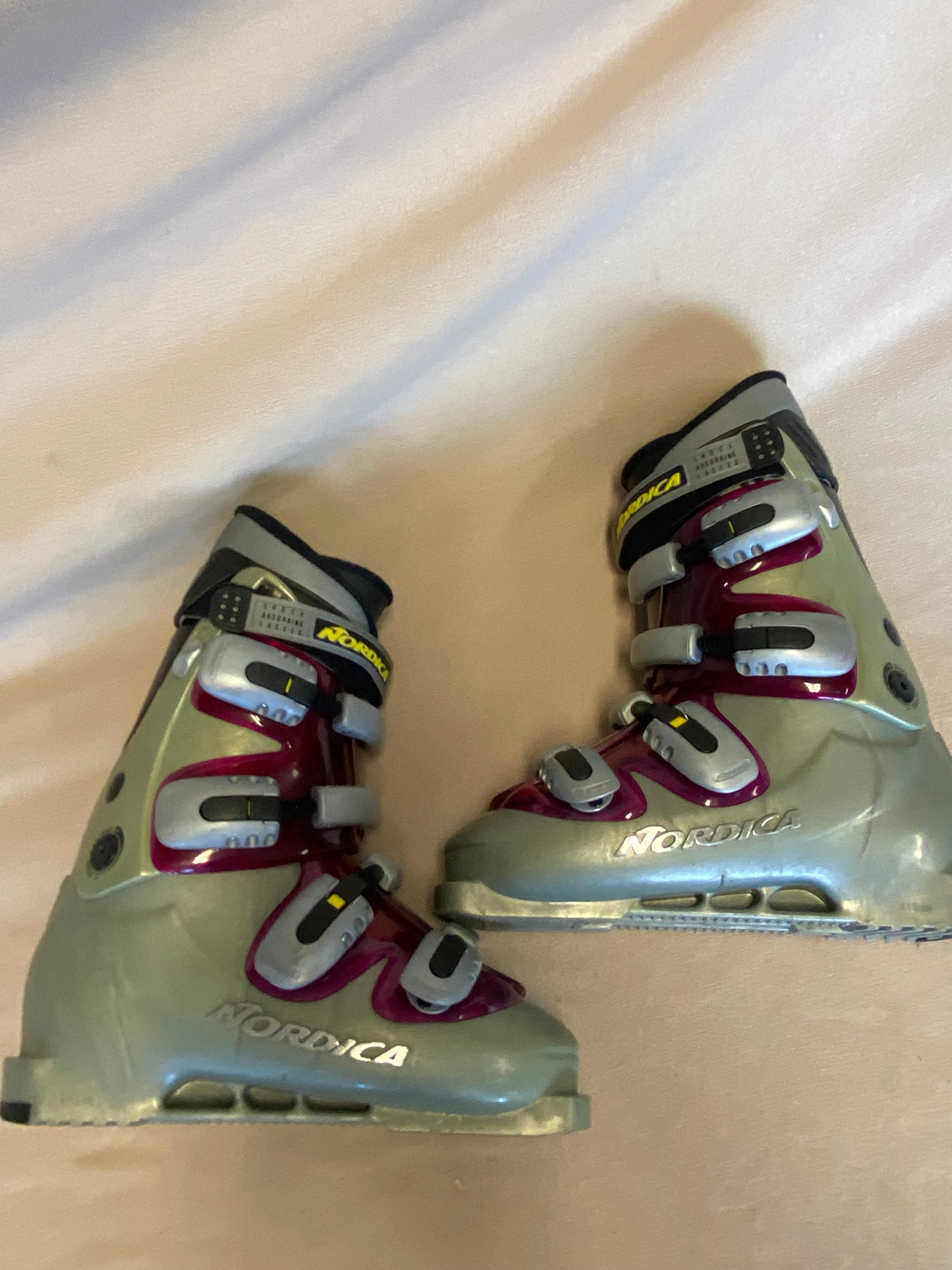 Women's Used Nordica All Mountain Vertech 85 Ski Boots