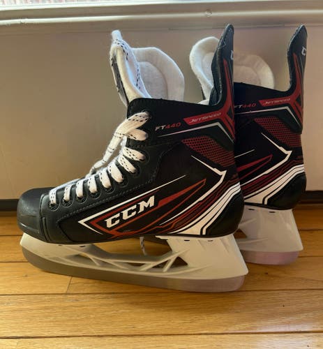 Size 5 CCM JetSpeed FT440 Youth Hockey Skates