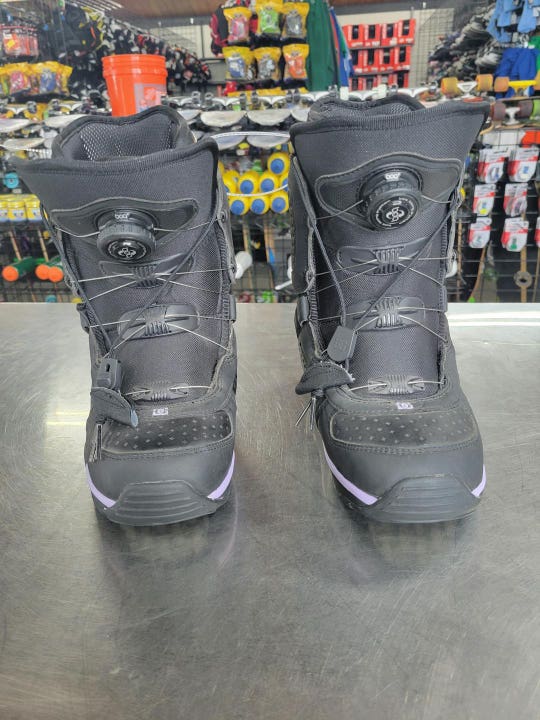 Used Dc Shoes Halo Boa Senior 6 Women's Snowboard Boots