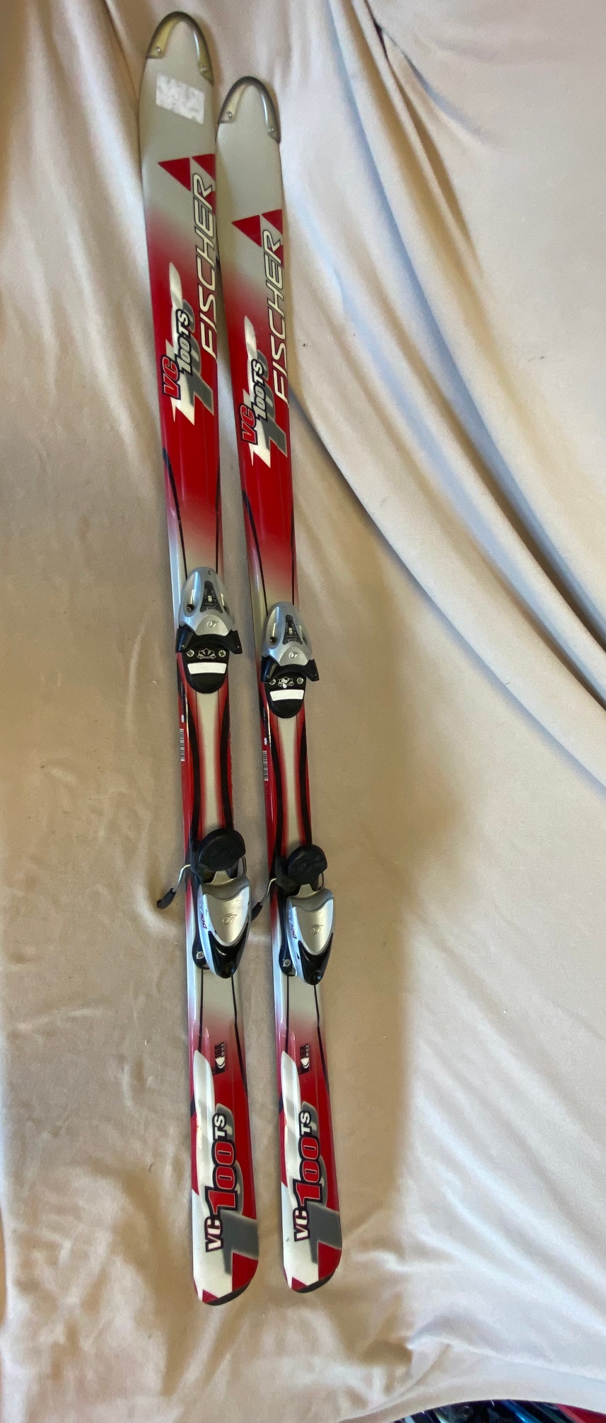 Used Unisex Fischer 168 cm All Mountain VC100TS Skis With Bindings