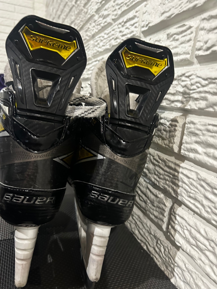 Senior Bauer Narrow Width  8.5 Supreme 3S Pro Hockey Skates