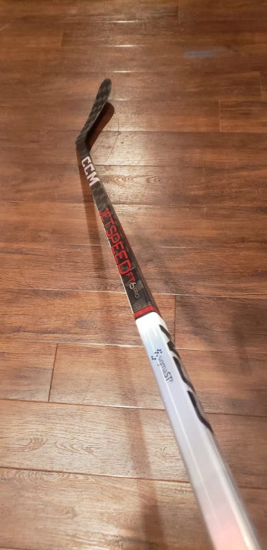 New Intermediate CCM Right Handed Jetspeed FT6 Pro Hockey Stick P28