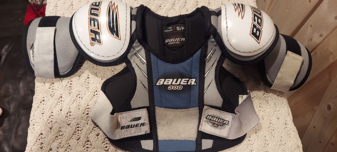 Bauer 300Jr Shoulder Pads and Elbow Pads