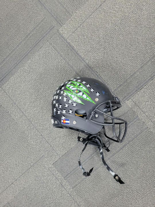 Used Xenith Helmet Md Football Helmets