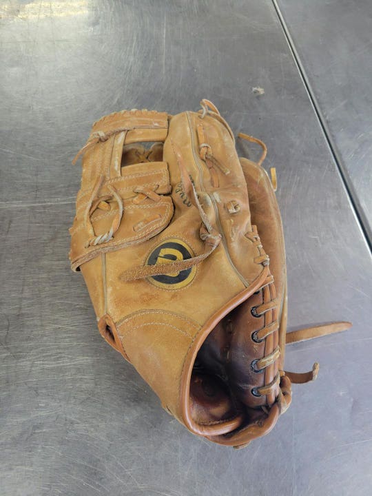 Used Wilson A9820 13" Fielders Gloves