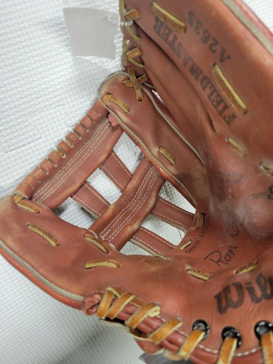 Used Wilson A2604 11 1 2" Fielders Gloves