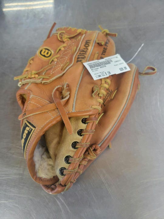 Used Wilson A2370 11 1 2" Fielders Gloves