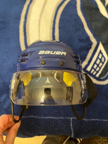 Used Bauer Hockey Helmet Re-AKT 95 Size Medium with Visor, Royal Blue
