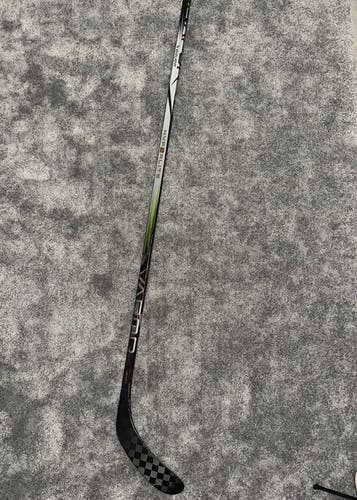 New Right Handed P28  Vapor Hyperlite 2 Hockey Stick