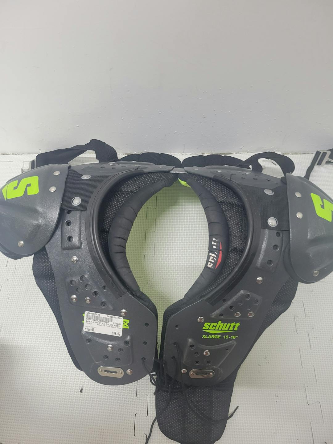 Schutt Y-Flex Jugend Schulterpolster – Leichtes Design Mit Breiter Halsöffnung & T-Haken Riemen
